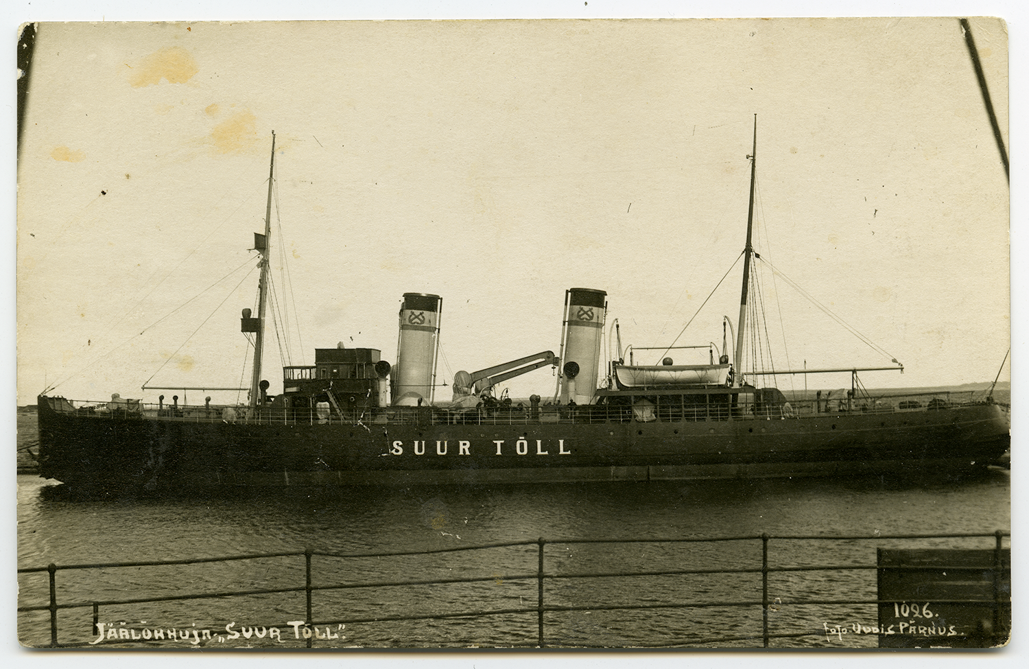 Jäämurdja Suur Tõll Pärnus, 1926. Laeva korstnatel on Veeteede Valitsuse korstnamärgid. Foto: Eesti Meremuuseum