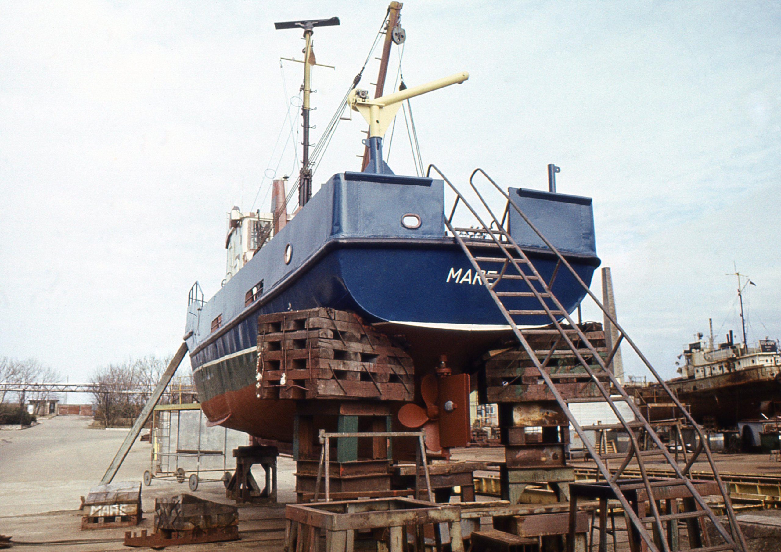 Uurimislaev Mare Miiduranna sadama ellingul pärast ümberehitamist, 1983. Foto: Vello Mäss